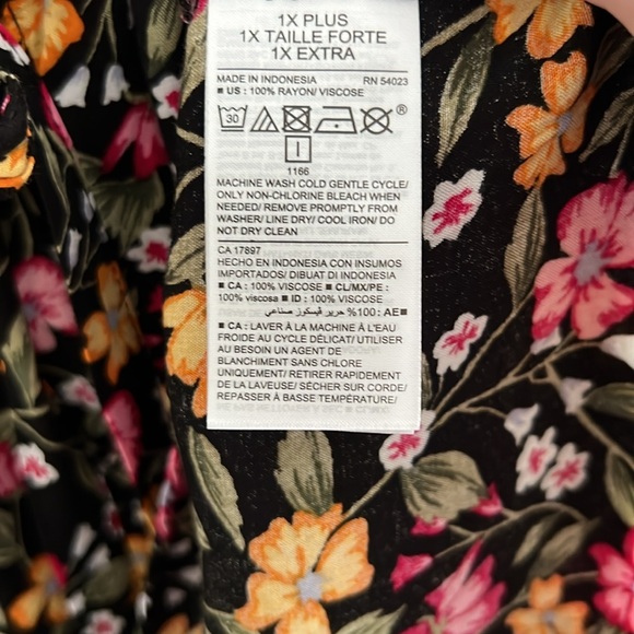 Old Navy Black floral blouse with 3/4 length bell sleeve and bow tie. - Picture 12 of 15